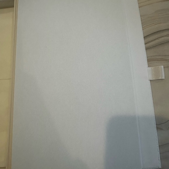 Dior White and Gold Box - Picture 4 of 10